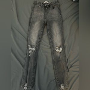 Black ripped skinny jeans